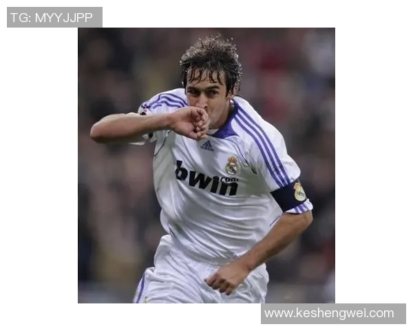 足球明星卡拉格高清图片欣赏及其职业生涯精彩瞬间回顾